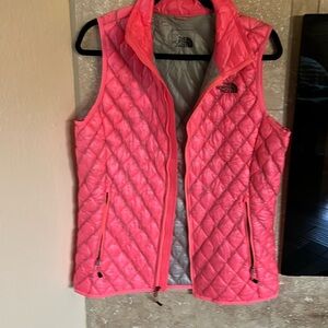 Size medium north face vest